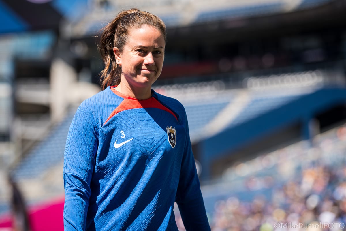 Lauren Barnes returns to Seattle Reign for the 2025 season