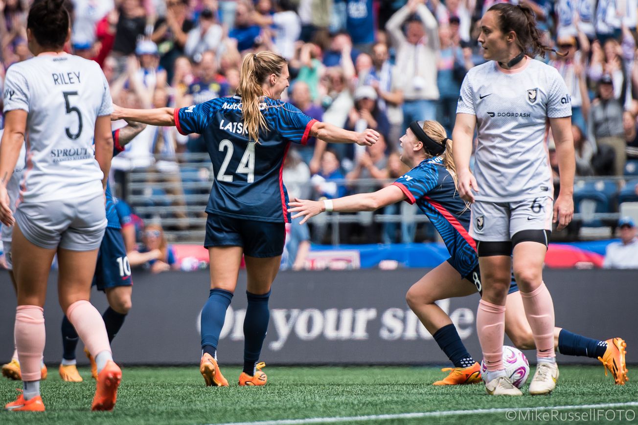 Reign advance to NWSL semifinal with 1-0 win over Angel City